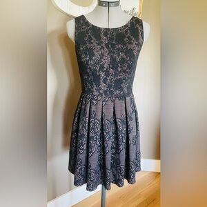 Sleeveless black pink dress roses zip back size S jacquard